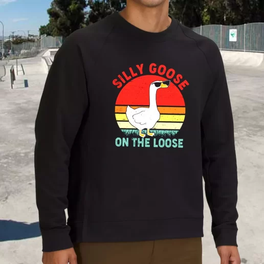 Streetwear Sweatshirt Silly Goose On The Loose 1