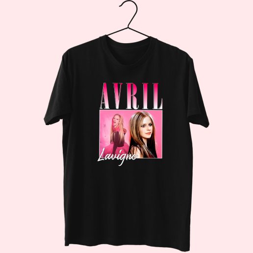 Avril Lavigne Trendy 70s T Shirt Outfit